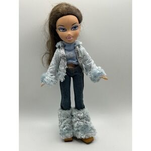 Vintage Bratz Yasmin Wintertime Wonderland Doll Silver Jacket Furry Boots MGA